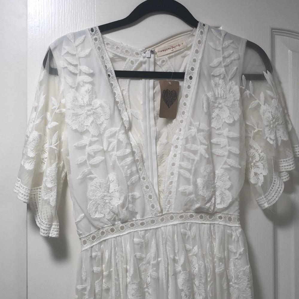 White Lace Deep V Maki